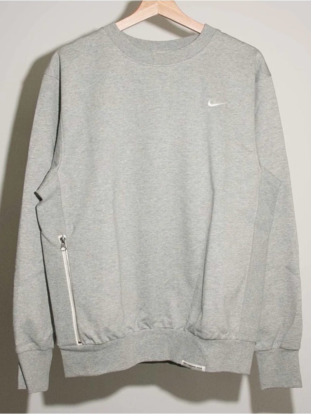 Nike Light Grey Crewneck Sweatshirt with Subtle Swoosh